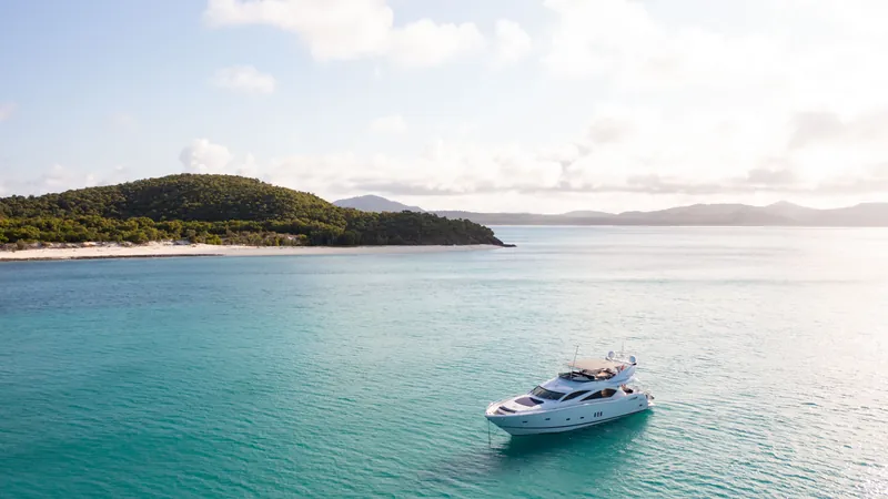 M/Y Alani, at anchor in the Whitsundays from above