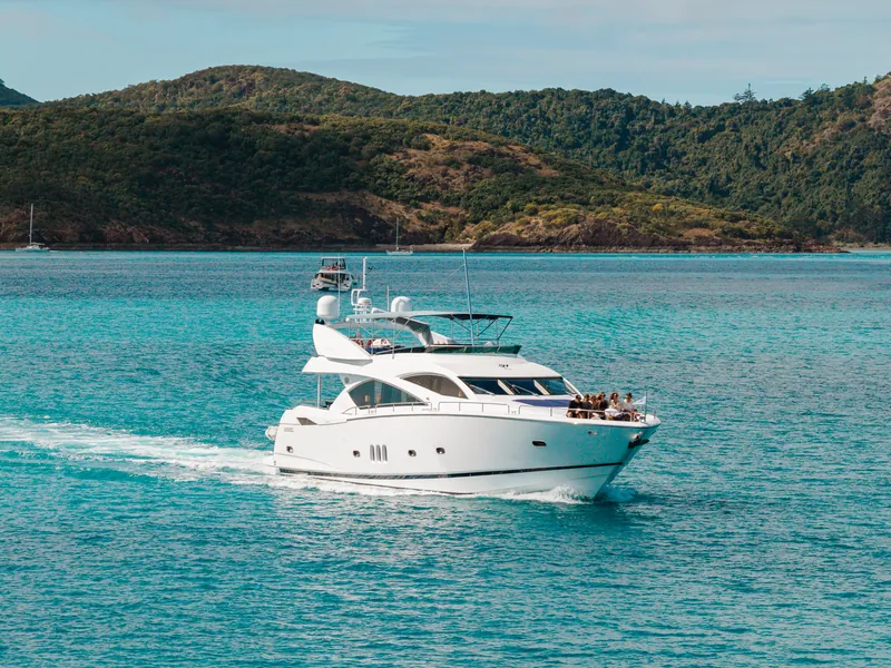 M/Y Alani, cruising past the islands