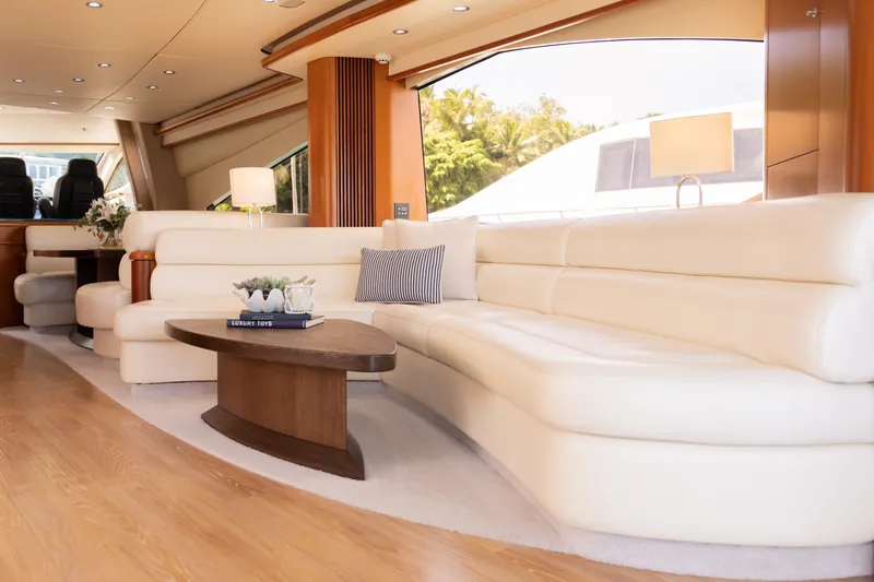 M/Y Alani, main salon
