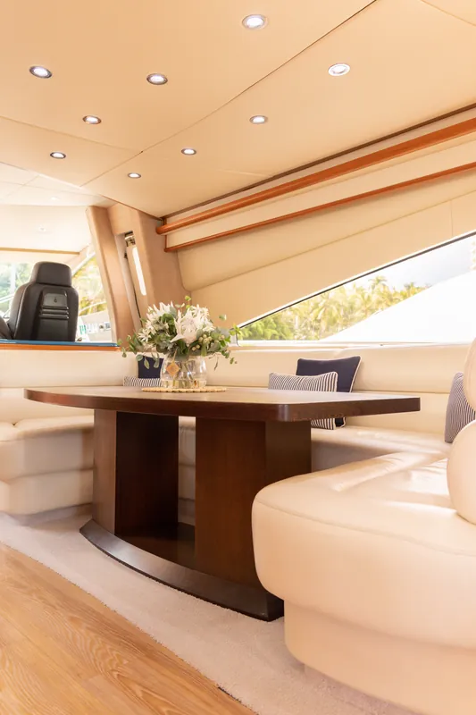 M/Y Alani, salon dining