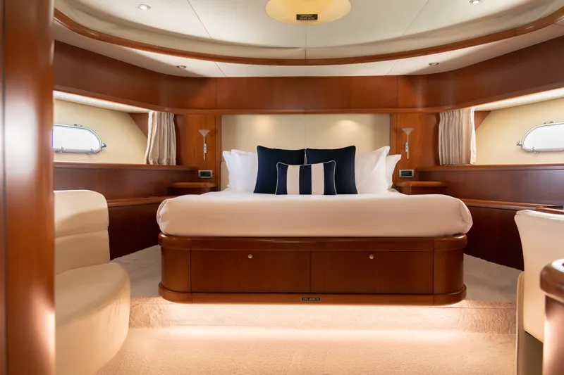 M/Y Alani, master cabin