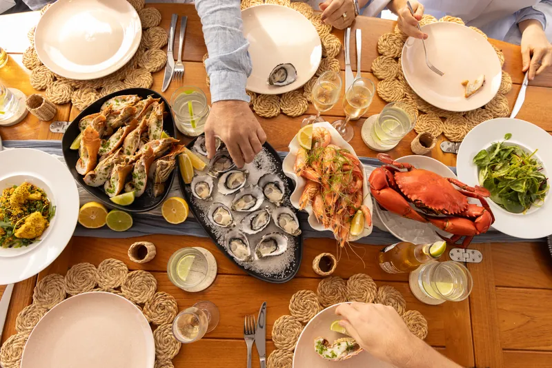 M/Y Alani, a seafood lunch served aboard