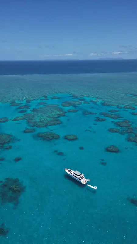 M/Y Alani, the outer reef from above