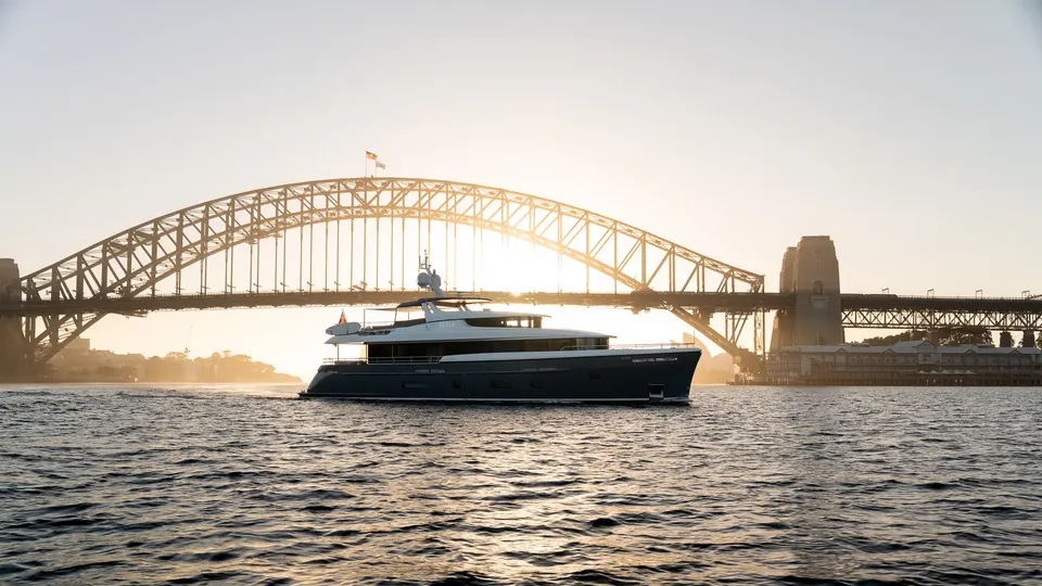 M/Y Belle, Under the Harbour Bridge