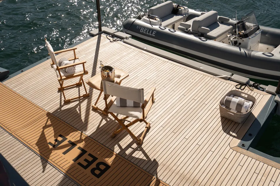 M/Y Belle, Beach club