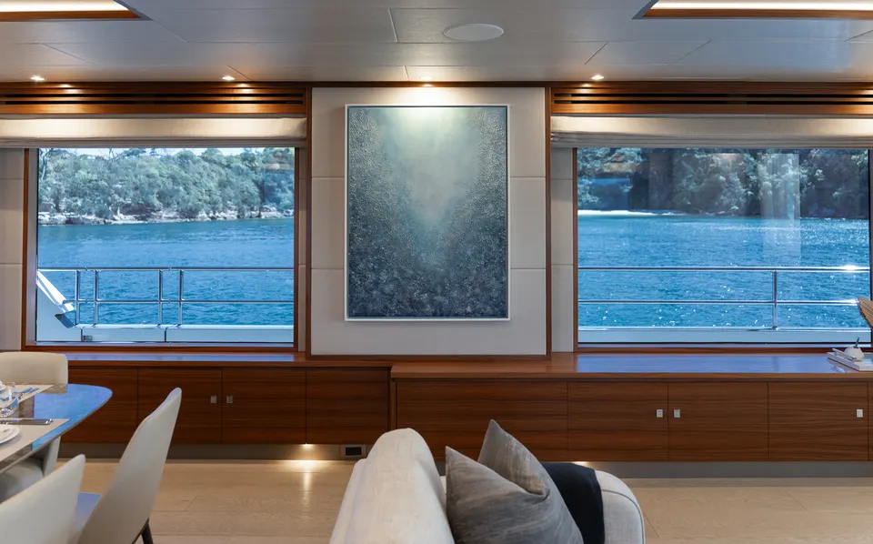 M/Y Belle, Saloon