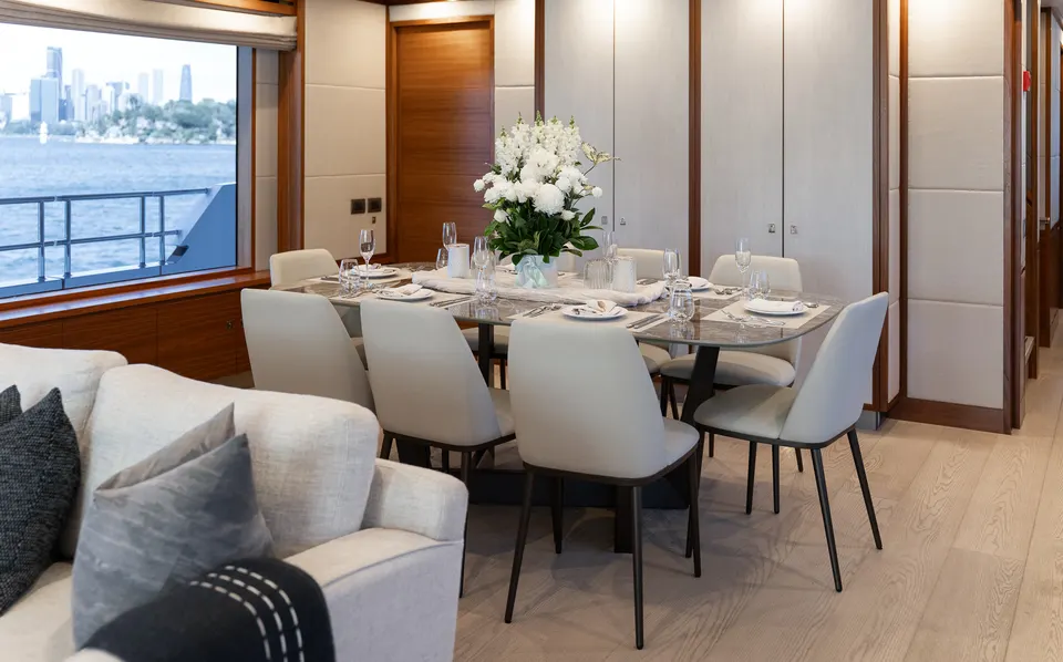 M/Y Belle, Formal dining