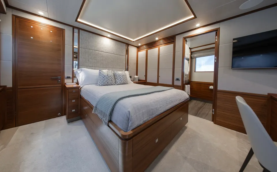 M/Y Belle, Master stateroom