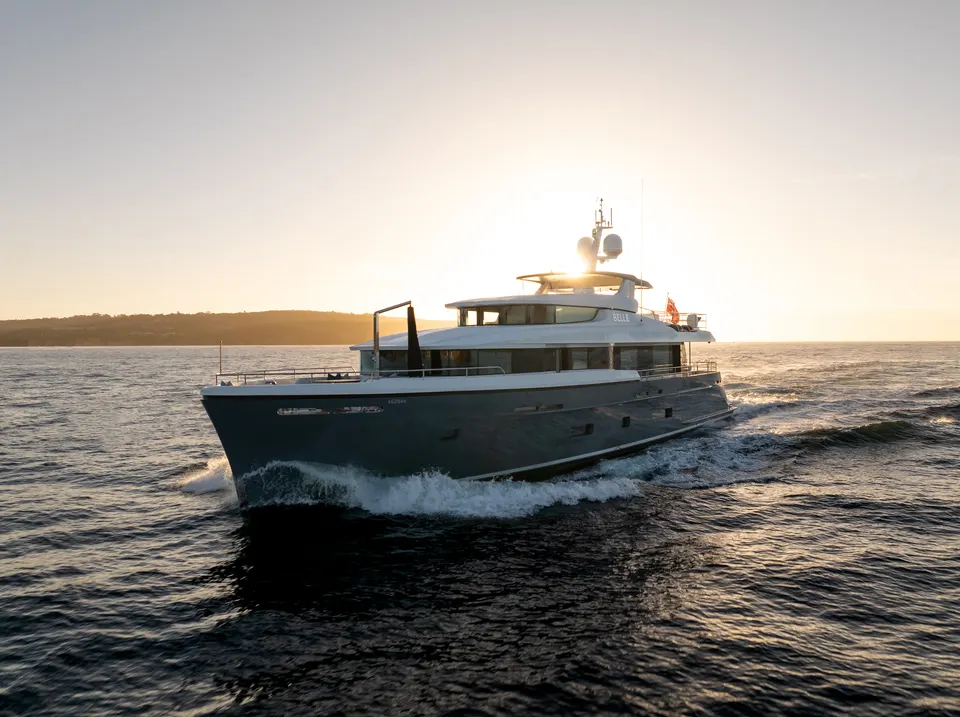 M/Y Belle, Under way