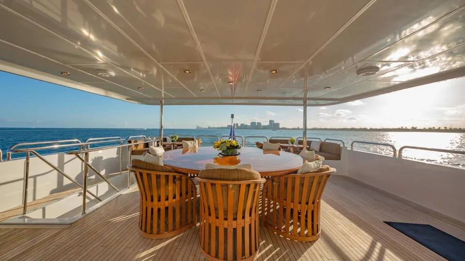 I Love This Boat, frame 9