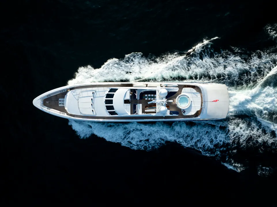 M/Y Lumir from directly above at speed