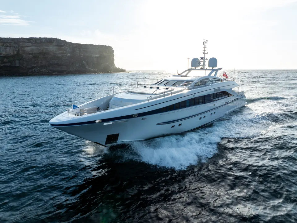 M/Y Lumir at speed off North Head