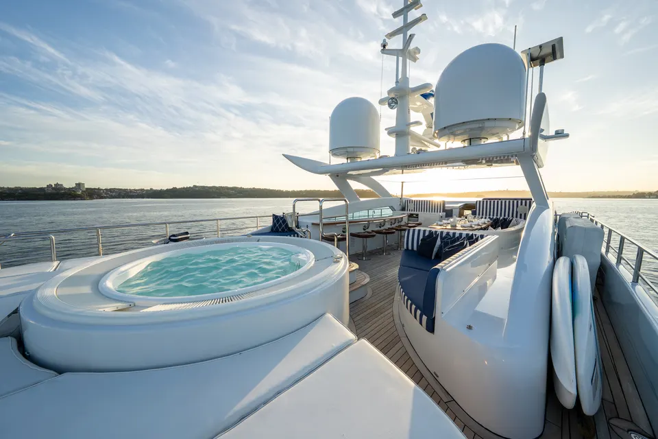 M/Y Lumir, Spa pool on the sun deck