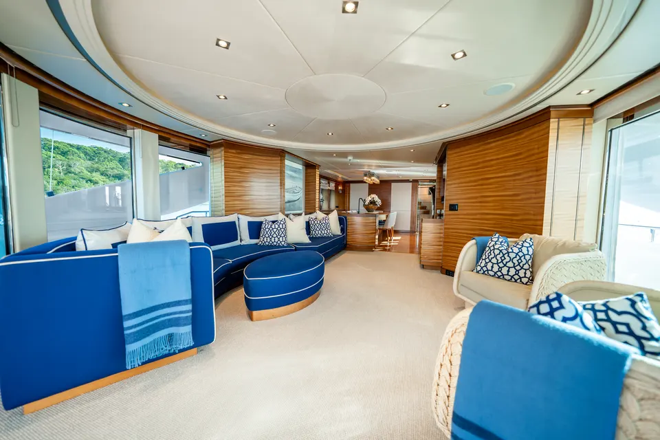 M/Y Lumir, Main salon in deep blue and timber