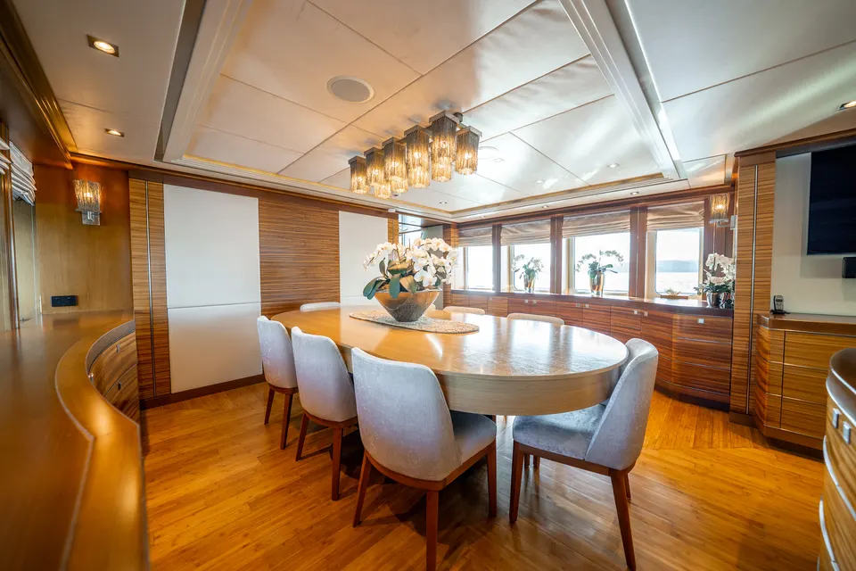 M/Y Lumir, Dining room and timber joinery
