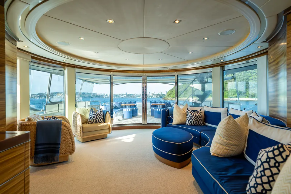 M/Y Lumir, Salon lounge with panoramic windows