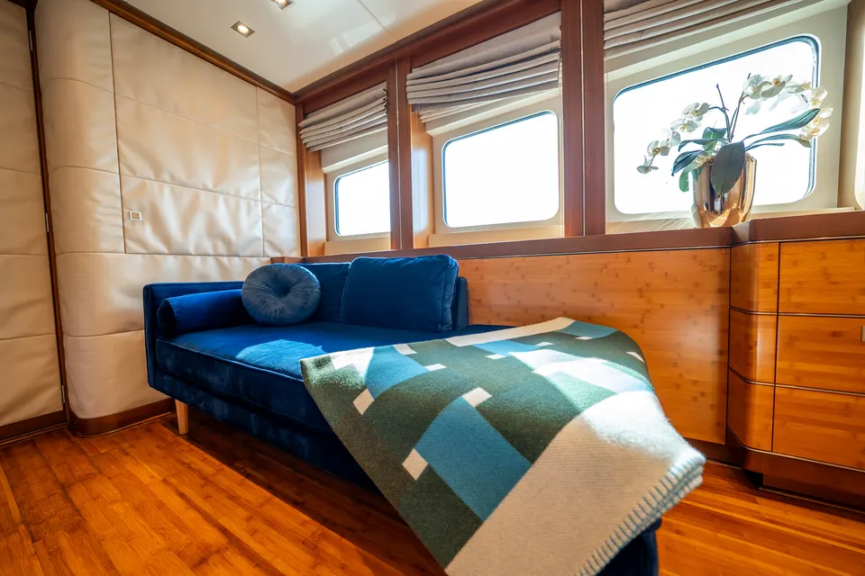 M/Y Lumir, Sofa in the master suite