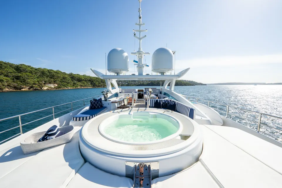 M/Y Lumir, Spa pool on the sun deck in full sun