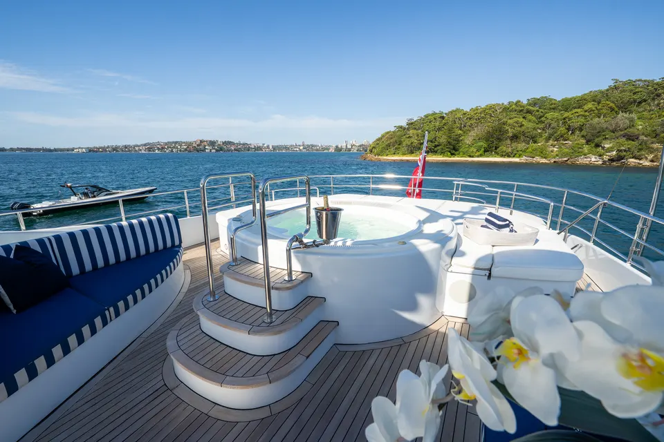 M/Y Lumir, Steps to the sun deck spa