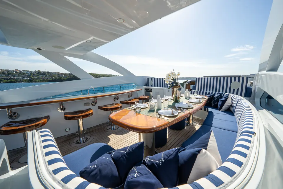 M/Y Lumir, Lounge and dining on the sun deck