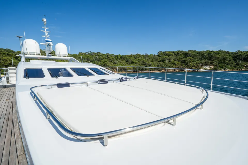 M/Y Lumir, Sun pads on the foredeck