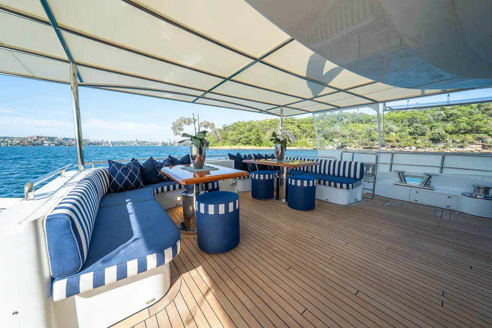 M/Y Lumir, Striped lounge on the main deck aft