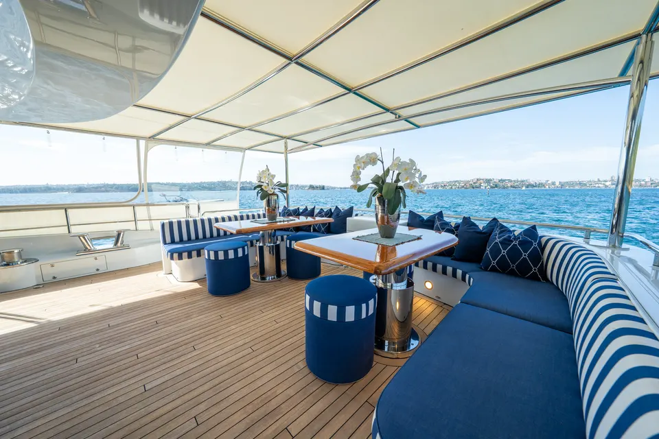 M/Y Lumir, Dining on the main deck aft