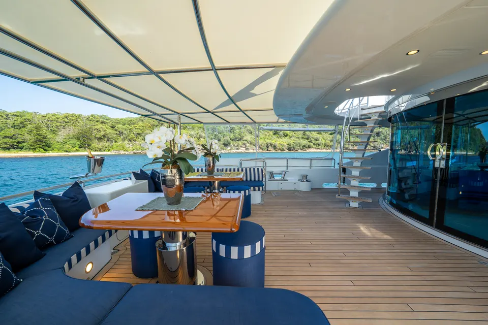M/Y Lumir, Main deck aft table set with flowers