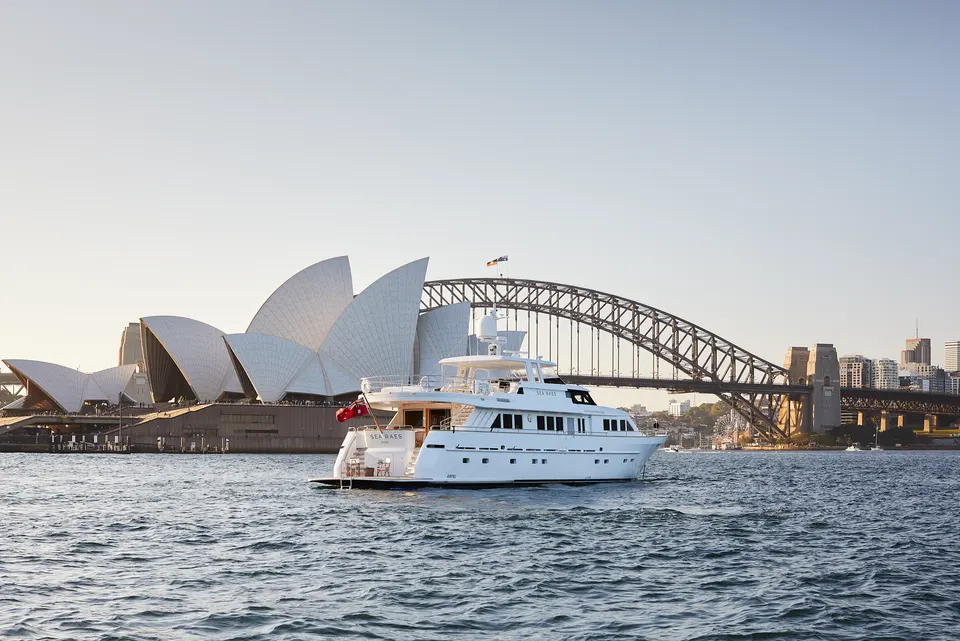 M/Y Sea Raes, passing the Sydney Opera House and Harbour Bridge