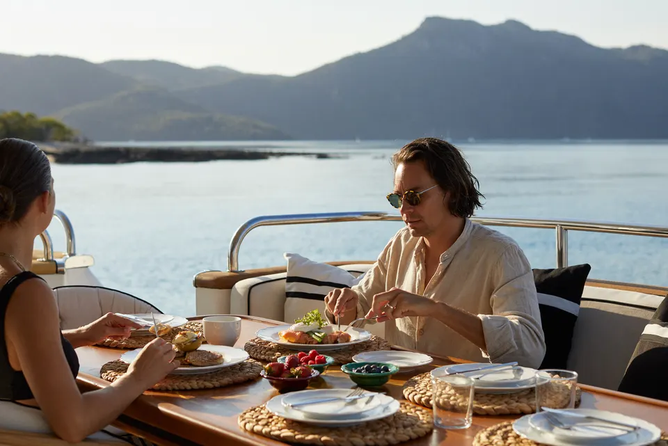 M/Y Sea Raes, lunch on the aft deck