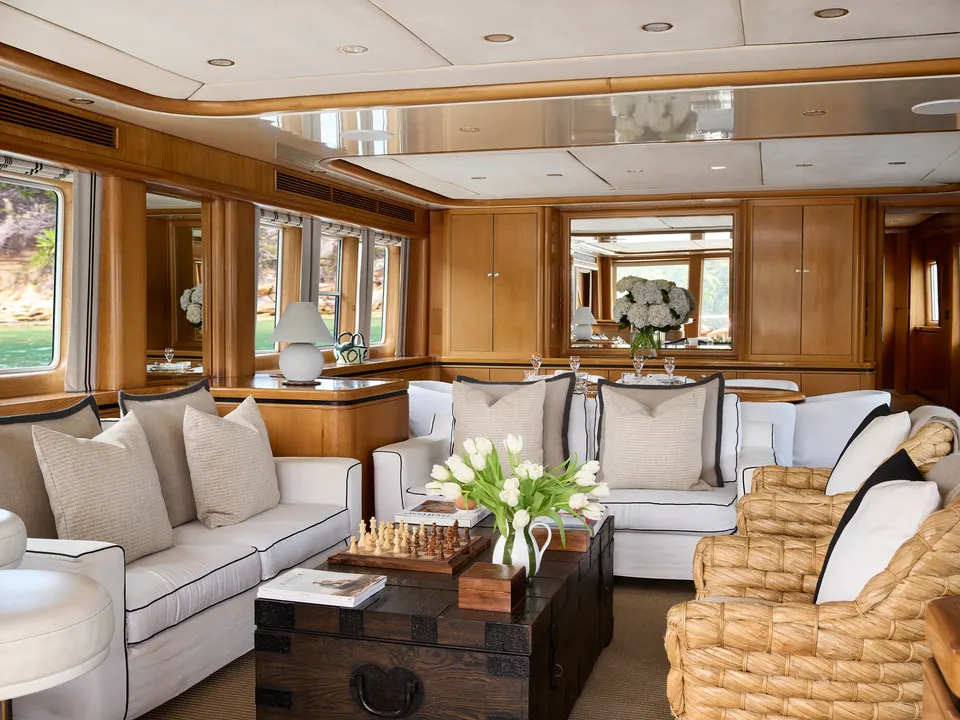 M/Y Sea Raes, salon lounge