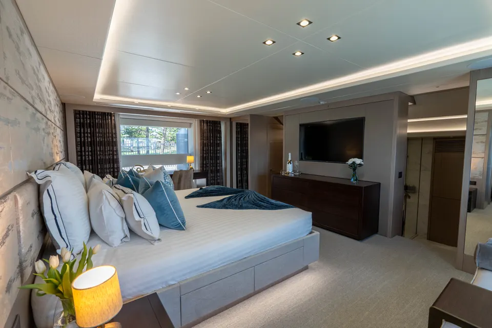 M/Y Sunset, master cabin