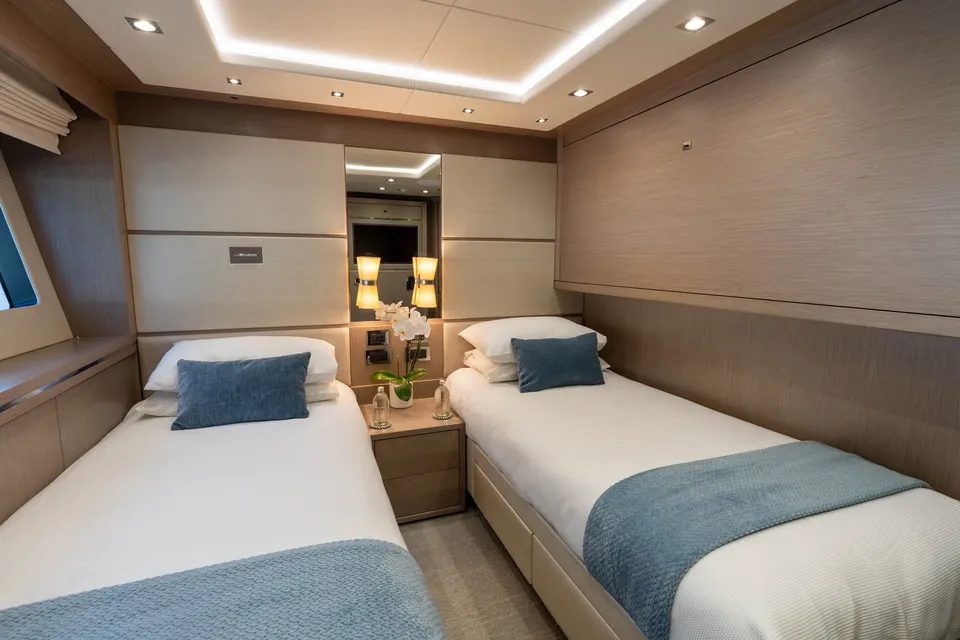 M/Y Sunset, twin cabin