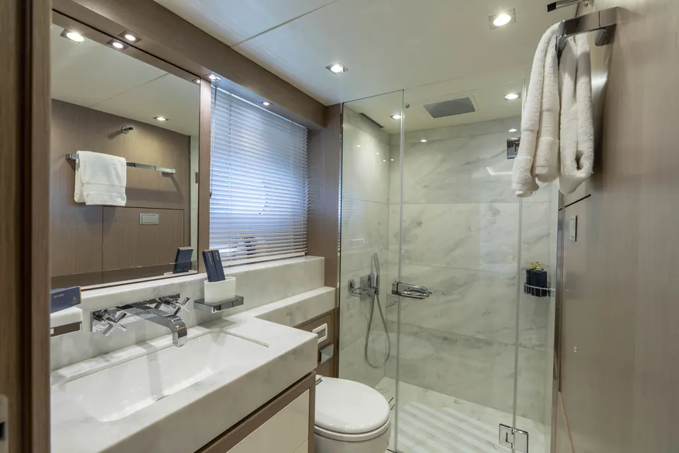M/Y Sunset, twin cabin ensuite