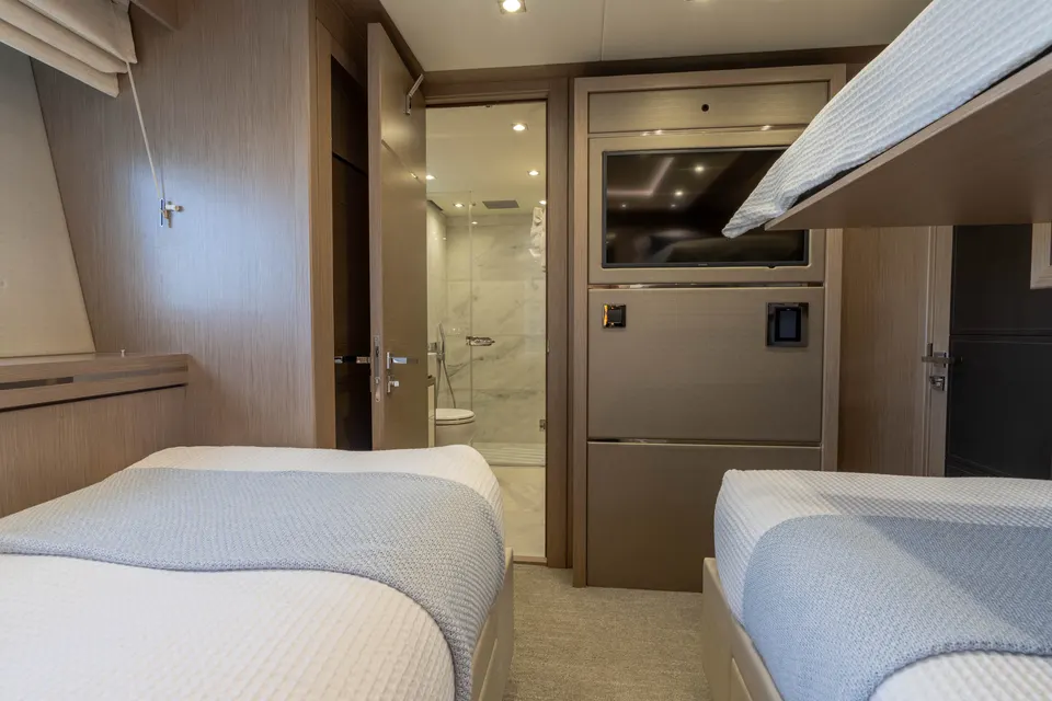 M/Y Sunset, twin cabin with pullman berth