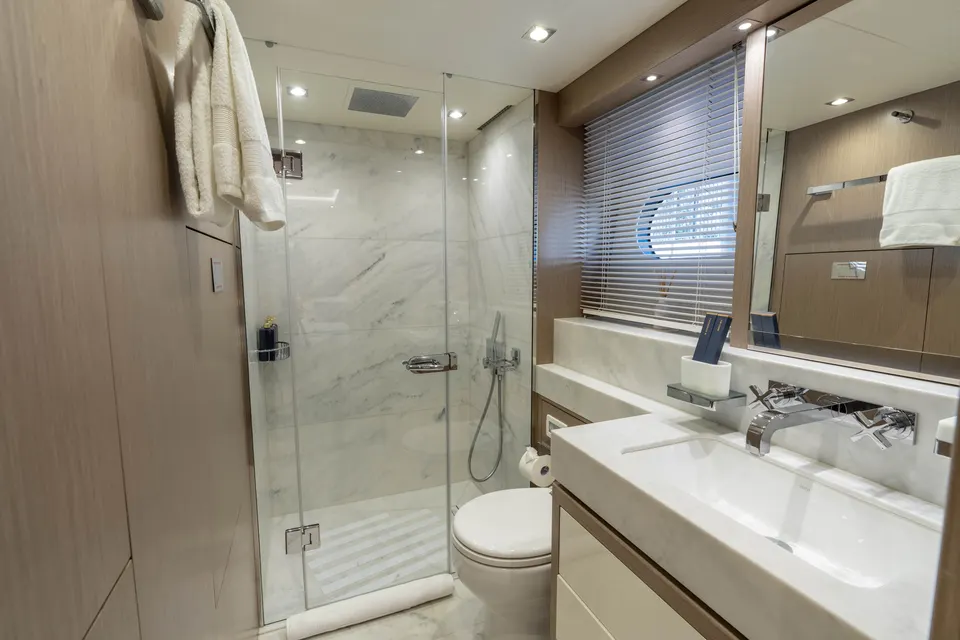 M/Y Sunset, twin cabin ensuite