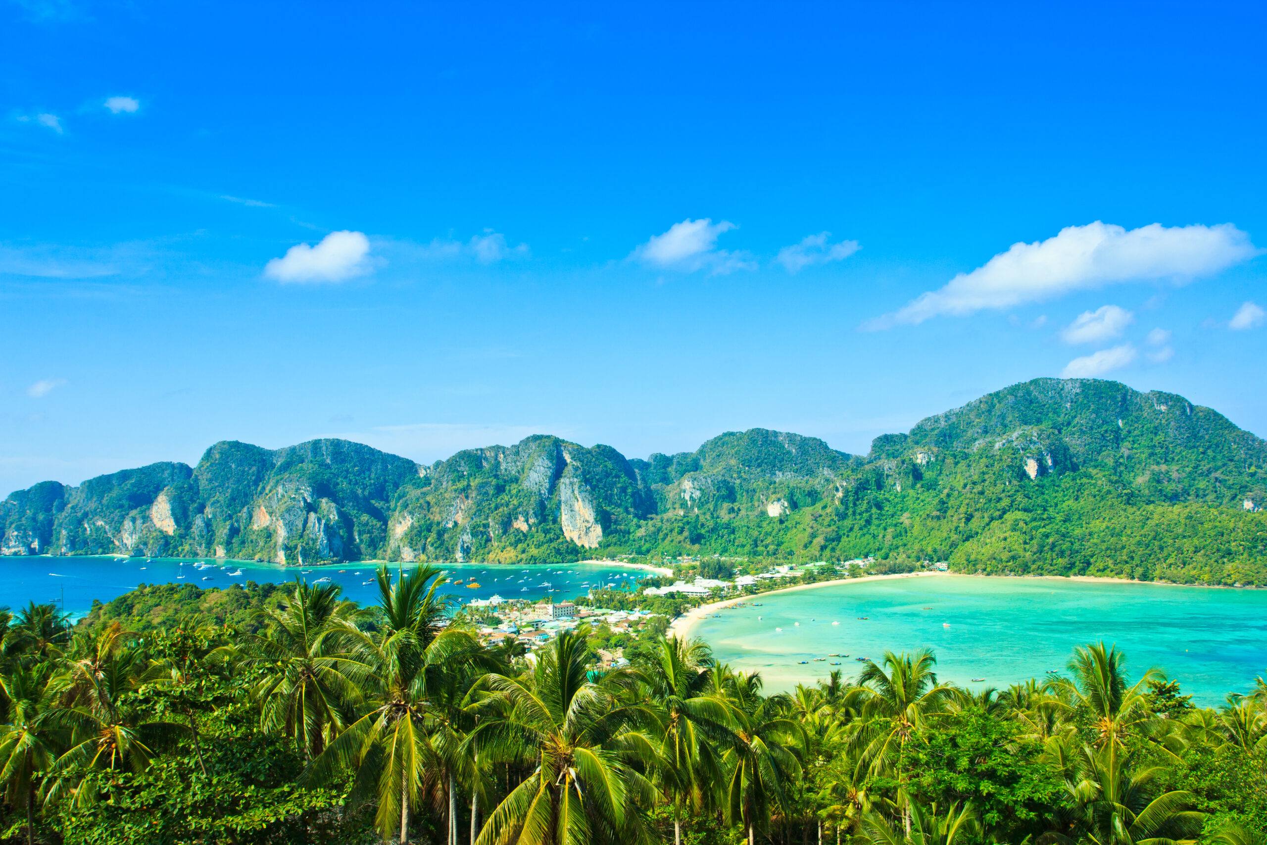 View,Tropical,Island,With,Resorts,-,Phi-phi,Island,,Krabi,Provin