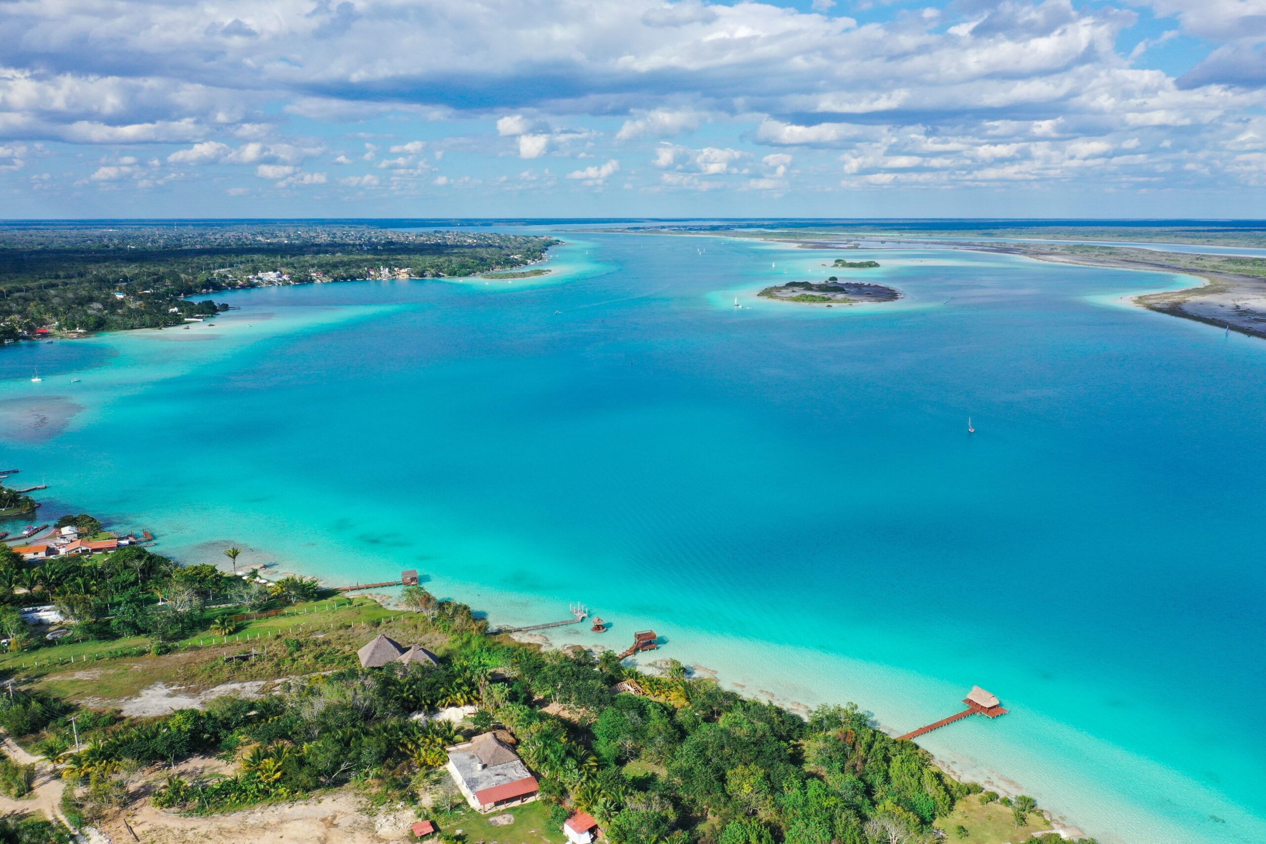 This,Stunning,Aerial,View,Captures,The,Vibrant,Turquoise,Waters,Of