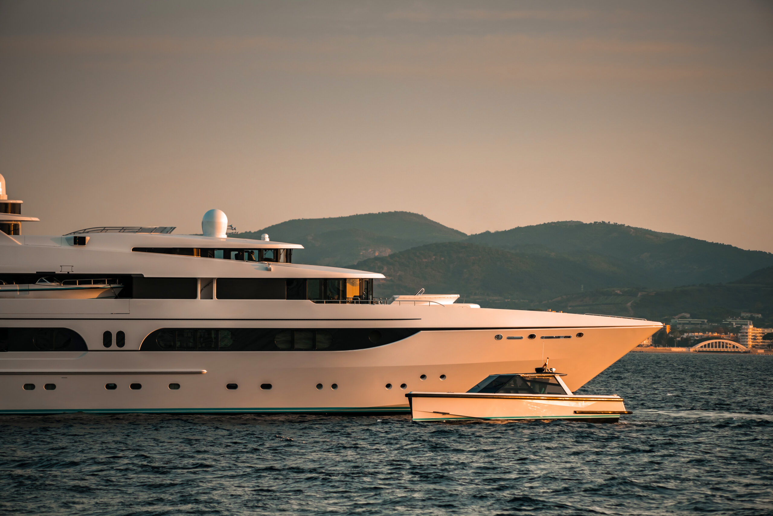 Mood,Detail,Shot,Of,Superyacht,Bow,With,It’s,Tender,Chase